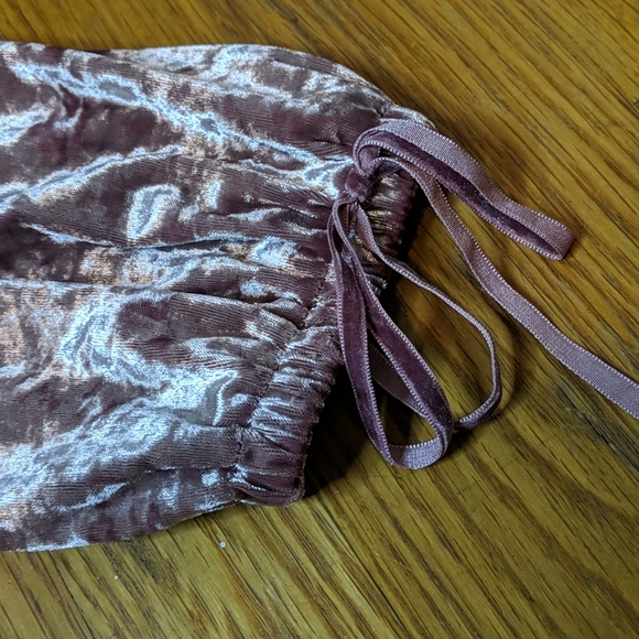 Pink crushed velvet off the shoulder top - Picture 2 of 4